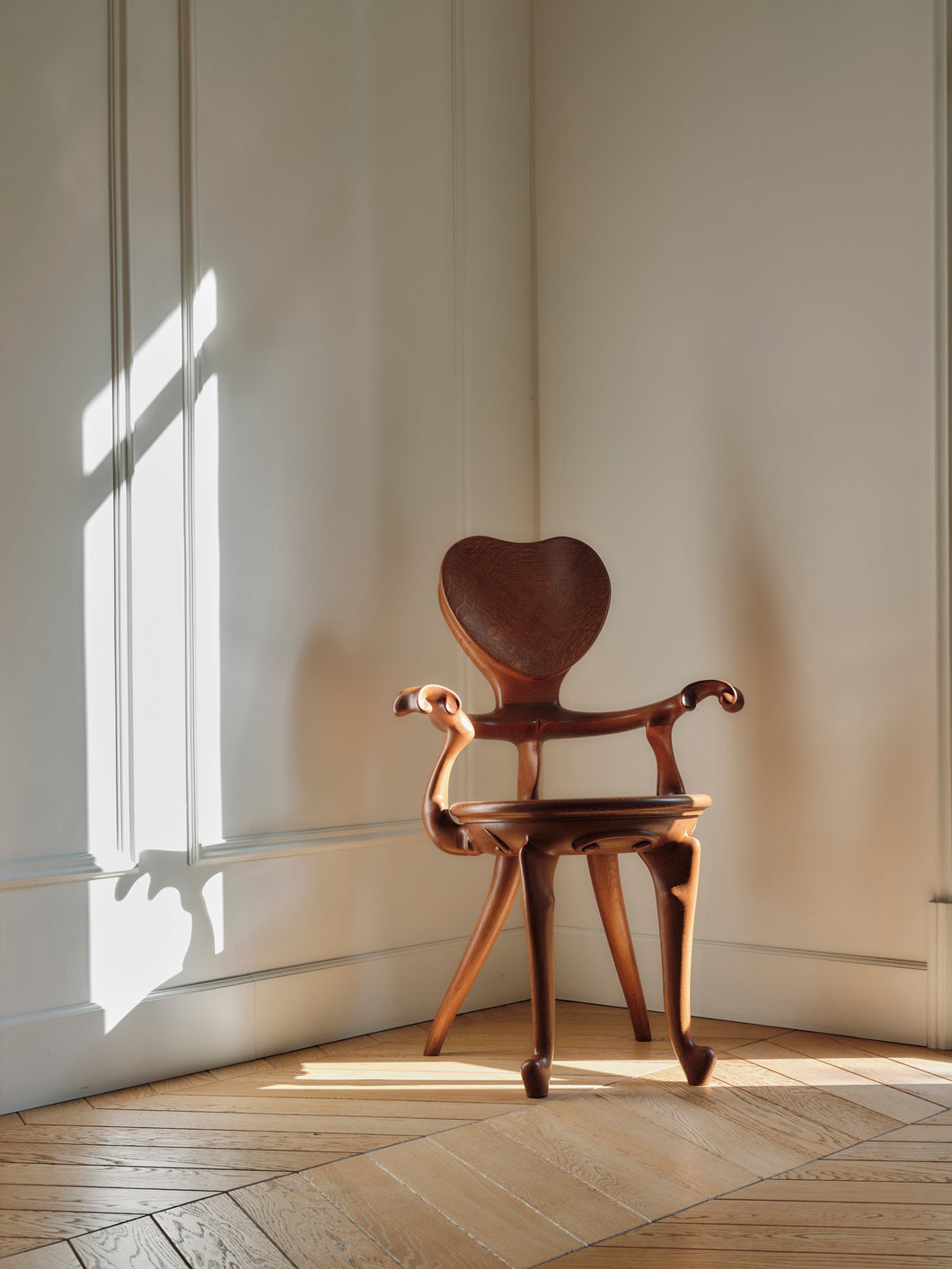 Calvet armchair by Antoni Gaudí